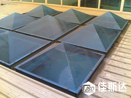 1563429938.jpg 聚碳酸酯PC板采光罩.jpg