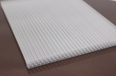 1563788302.jpg 透明蜂窩PC陽光板10mm.jpg